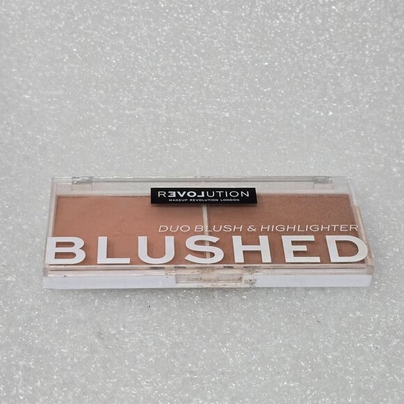 Revolution Blushed Queen Duo Blush & Highlighter Palette - Picture 2 of 3